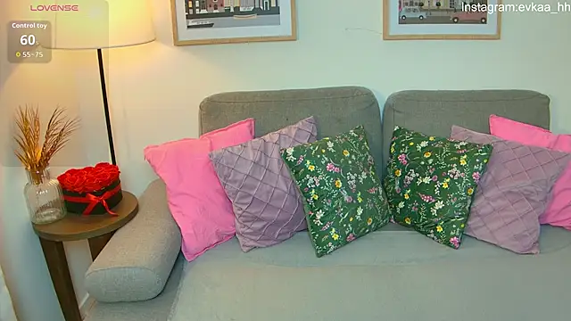 SinLuna  online show from March 30, 6:20 pm