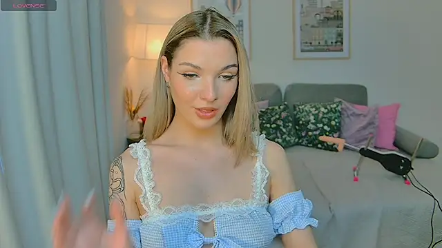 Snapshot of SinLuna_ chatting on April 29, 4:11 pm SinLuna online show from April 29, 4:11 pm