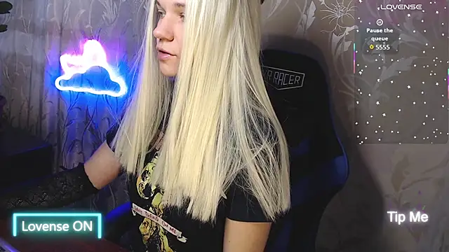 Shiny Victoria online show from March 27, 9:10 am