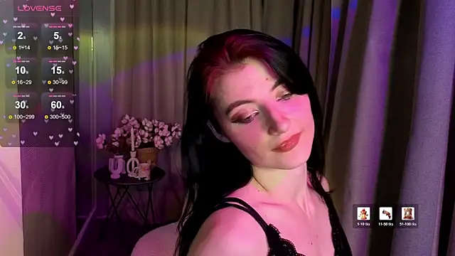 Snapshot of NicoleLuxe chatting on February 2, 4:17 pm NicoleLuxe online show from February 2, 4:17 pm