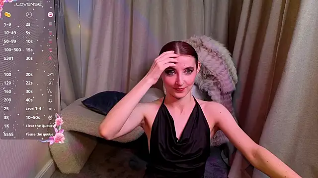 NicoleLuxe online show from April 2, 8:06 pm