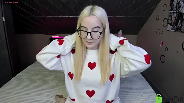 Naomi1Hinata online show from April 17, 1:30 am