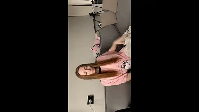 Snapshot of lunli0 chatting on February 18, 7:04 am lunli0 online show from February 18, 7:04 am