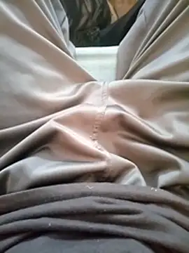 Snapshot of dallm5 chatting on April 11, 10:36 pm dallm5 online show from April 11, 10:36 pm