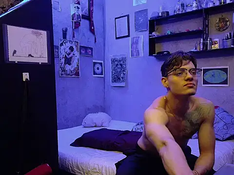 Snapshot of The-cashmaster chatting on March 11, 3:45 am The-cashmaster online show from March 11, 3:45 am