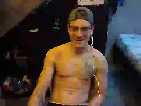 Snapshot of The-cashmaster chatting on April 8, 11:48 pm The-cashmaster online show from April 8, 11:48 pm