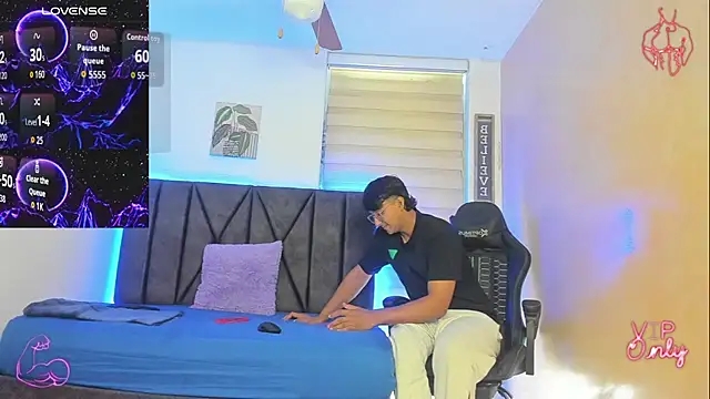 Snapshot of StellayDrake chatting on February 24, 1:42 pm StellayDrake online show from February 24, 1:42 pm