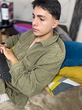 Snapshot of Samu_Hott chatting on February 2, 8:29 pm Samu Hott online show from February 2, 8:29 pm