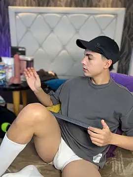 Snapshot of Samu_Hott chatting on February 12, 8:26 pm Samu Hott online show from February 12, 8:26 pm