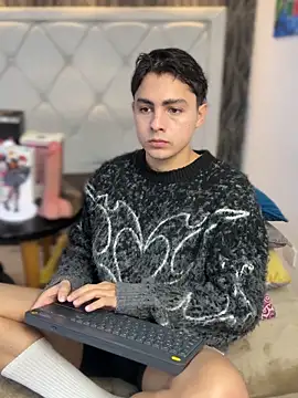 Snapshot of Samu_Hott chatting on February 16, 8:27 pm Samu Hott online show from February 16, 8:27 pm