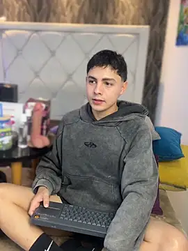 Snapshot of Samu_Hott chatting on February 20, 8:20 pm Samu Hott online show from February 20, 8:20 pm