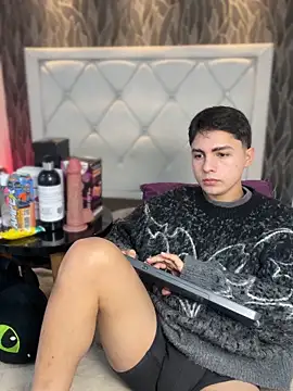 Snapshot of Samu_Hott chatting on February 25, 8:18 pm Samu Hott online show from February 25, 8:18 pm