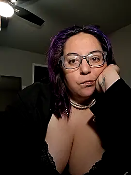 Snapshot of RavenOnyx chatting on February 8, 3:10 am RavenOnyx online show from February 8, 3:10 am