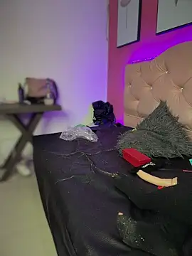 Snapshot of Karolaiin_LS chatting on February 11, 8:14 pm Karolaiin LS online show from February 11, 8:14 pm