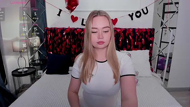 Snapshot of BellaAiry chatting on February 14, 1:46 am BellaAiry online show from February 14, 1:46 am