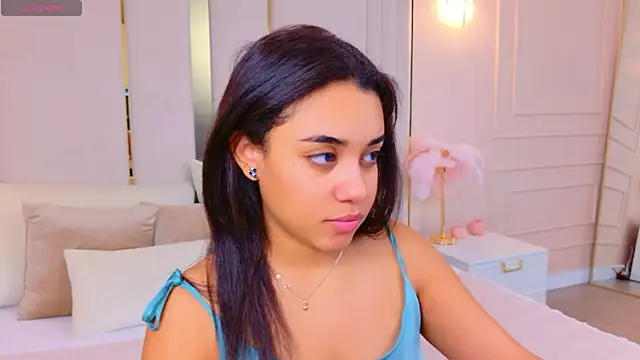 Snapshot of Luna_Cortier chatting on March 3, 5:35 am Luna Cortier online show from March 3, 5:35 am