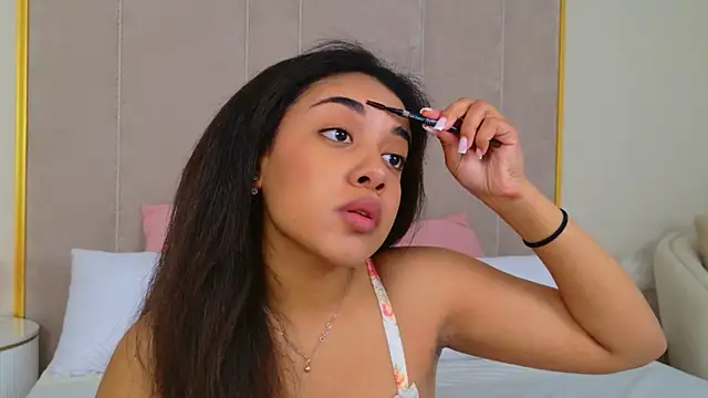 Luna Cortier online show from July 11, 5:21 am