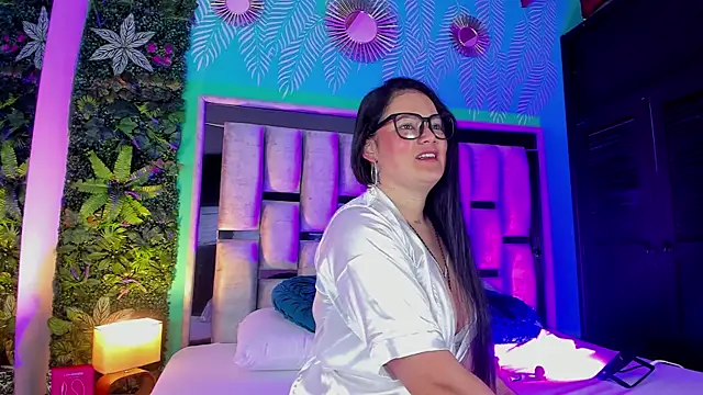 Snapshot of Mari_cooper1 chatting on February 22, 11:53 am Mari cooper1 online show from February 22, 11:53 am