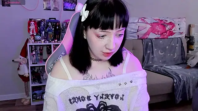 MollysLand online show from February 6, 7:45 am