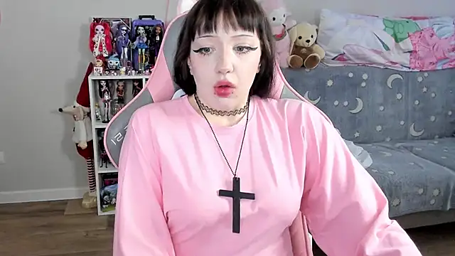 MollysLand online show from June 1, 9:55 am