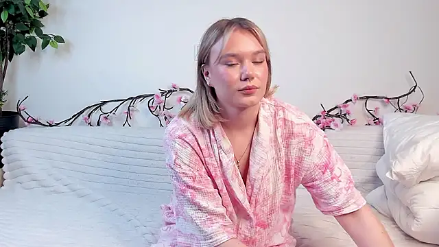 JonnaWalby online show from February 12, 4:24 pm