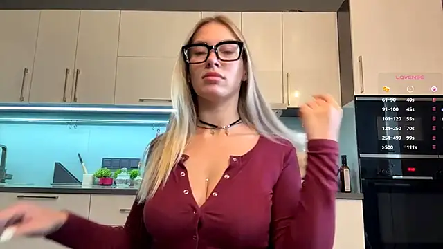 Snapshot of SoftnessMila chatting on June 27, 8:14 pm SoftnessMila online show from June 27, 8:14 pm