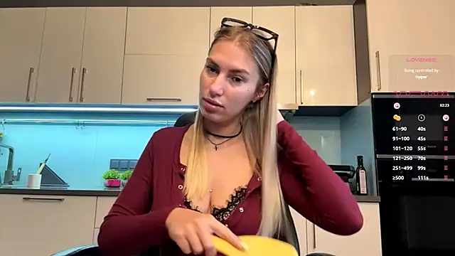 Snapshot of SoftnessMila chatting on June 29, 8:20 pm SoftnessMila online show from June 29, 8:20 pm