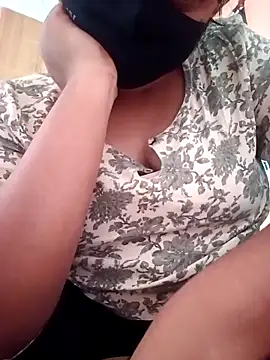 Snapshot of vyshali_vyshu chatting on February 24, 11:52 am vyshali vyshu online show from February 24, 11:52 am