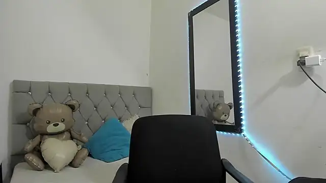 Snapshot of _1DERECK chatting on February 18, 12:23 pm 1DERECK online show from February 18, 12:23 pm