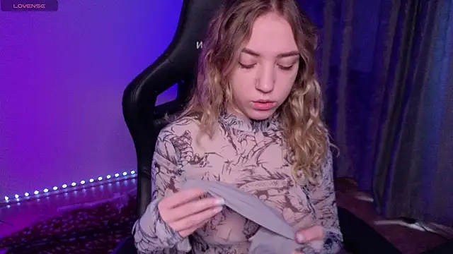 alice charm  online show from February 23, 4:43 am