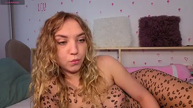 alice charm  online show from April 4, 6:55 am