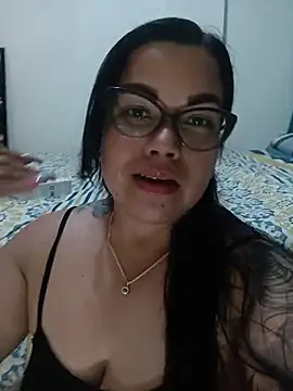 Snapshot of LuanaLeon chatting on March 3, 3:01 am LuanaLeon online show from March 3, 3:01 am