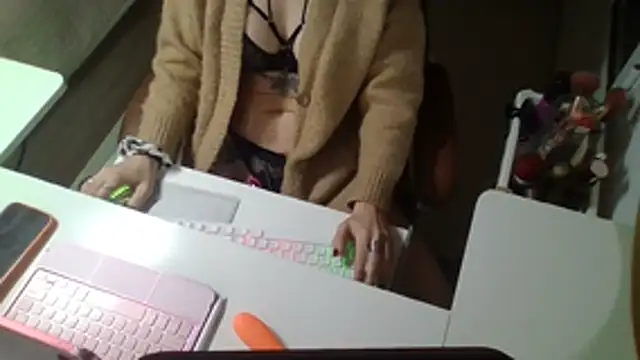 Snapshot of hipotenusa chatting on February 5, 7:46 am hipotenusa online show from February 5, 7:46 am