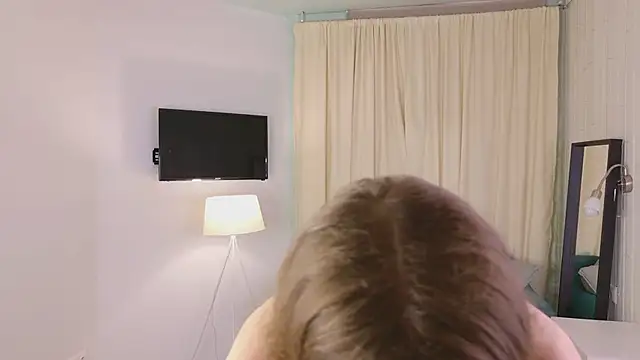 Snapshot of Bubble_Chloe chatting on February 4, 7:25 am Bubble Chloe online show from February 4, 7:25 am