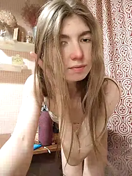 Snapshot of Bubble_Chloe chatting on February 21, 8:10 pm Bubble Chloe online show from February 21, 8:10 pm