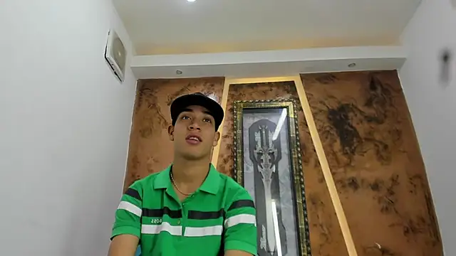 Snapshot of David_Bigcock20 chatting on February 18, 7:43 pm David Bigcock20 online show from February 18, 7:43 pm