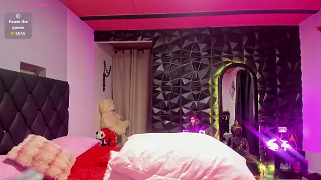 Snapshot of LINDA_BLER chatting on February 6, 1:32 am LINDA BLER online show from February 6, 1:32 am