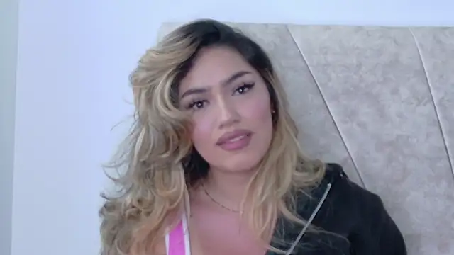 Snapshot of Maddy_Beluci chatting on May 27, 10:29 pm Maddy Beluci online show from May 27, 10:29 pm