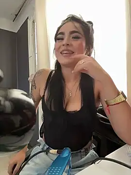 Snapshot of Sara_Fernandez_ chatting on February 13, 2:24 pm Sara Fernandez online show from February 13, 2:24 pm