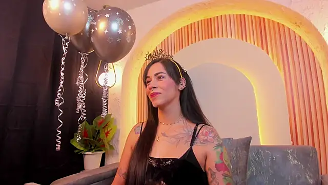 violet scott  online show from March 4, 10:21 am