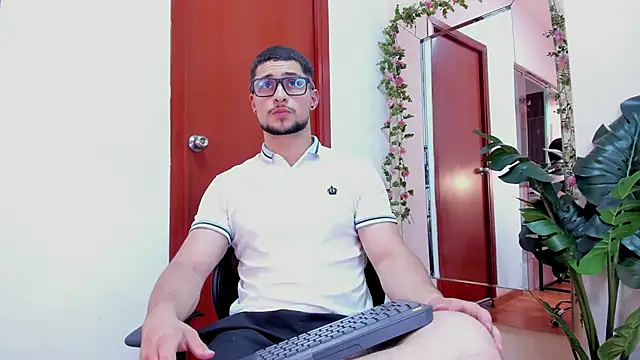 valenssio moretti online show from February 28, 8:10 pm