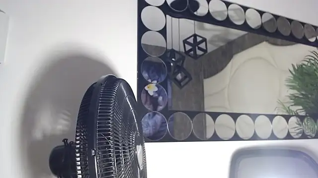 valenssio moretti online show from March 17, 3:44 am