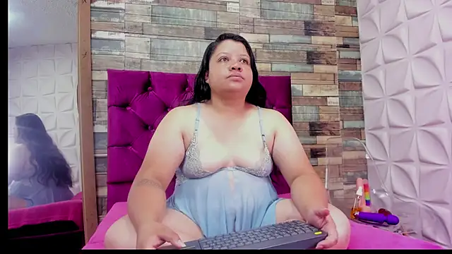 Snapshot of Carolina-Lenon chatting on February 6, 6:44 pm Carolina-Lenon online show from February 6, 6:44 pm