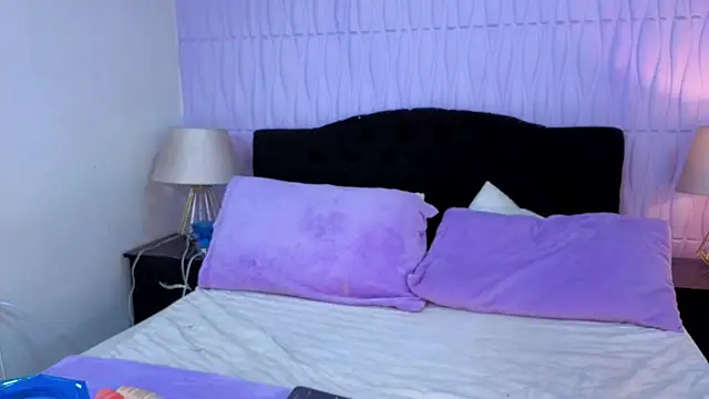 Snapshot of Mia_Cherry__ chatting on February 7, 1:26 pm Mia Cherry online show from February 7, 1:26 pm