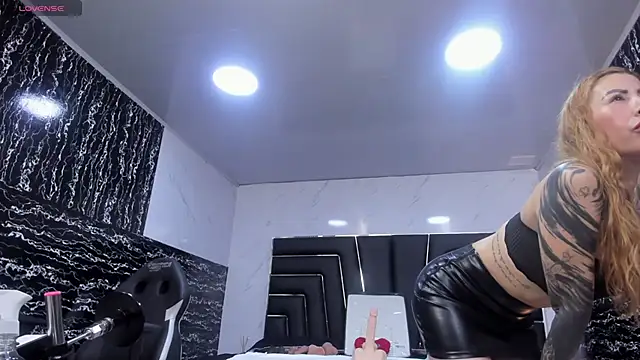 Snapshot of Ladyy_Scarlett chatting on July 2, 2:33 am Ladyy Scarlett online show from July 2, 2:33 am