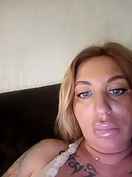 MiaMooly online show from April 5, 5:43 pm