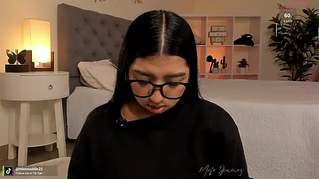 missvancouver online show from April 15, 1:18 pm