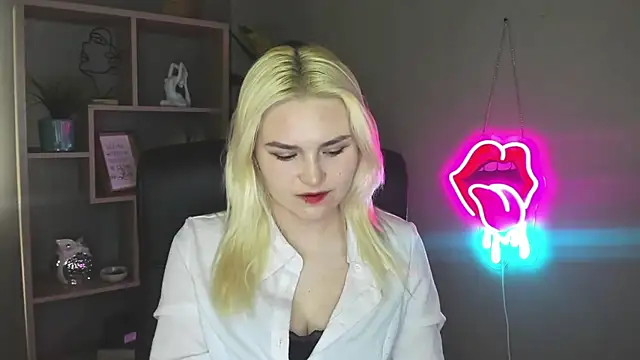 SweetLilyxo online show from May 5, 1:41 pm