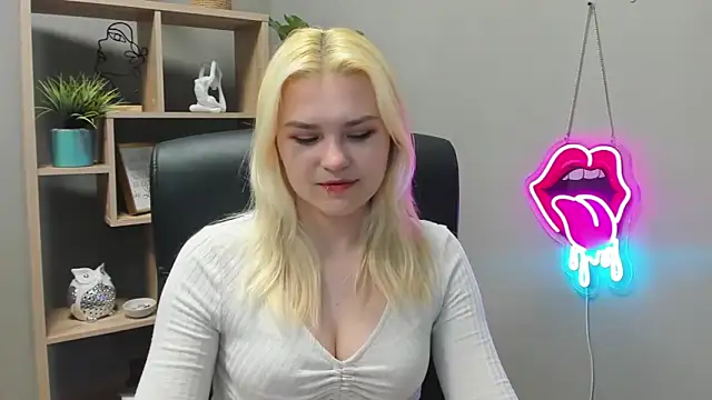 SweetLilyxo online show from May 6, 6:30 am