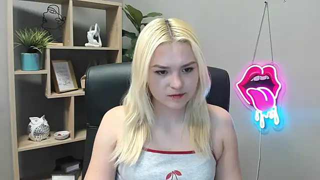SweetLilyxo online show from May 11, 6:52 am